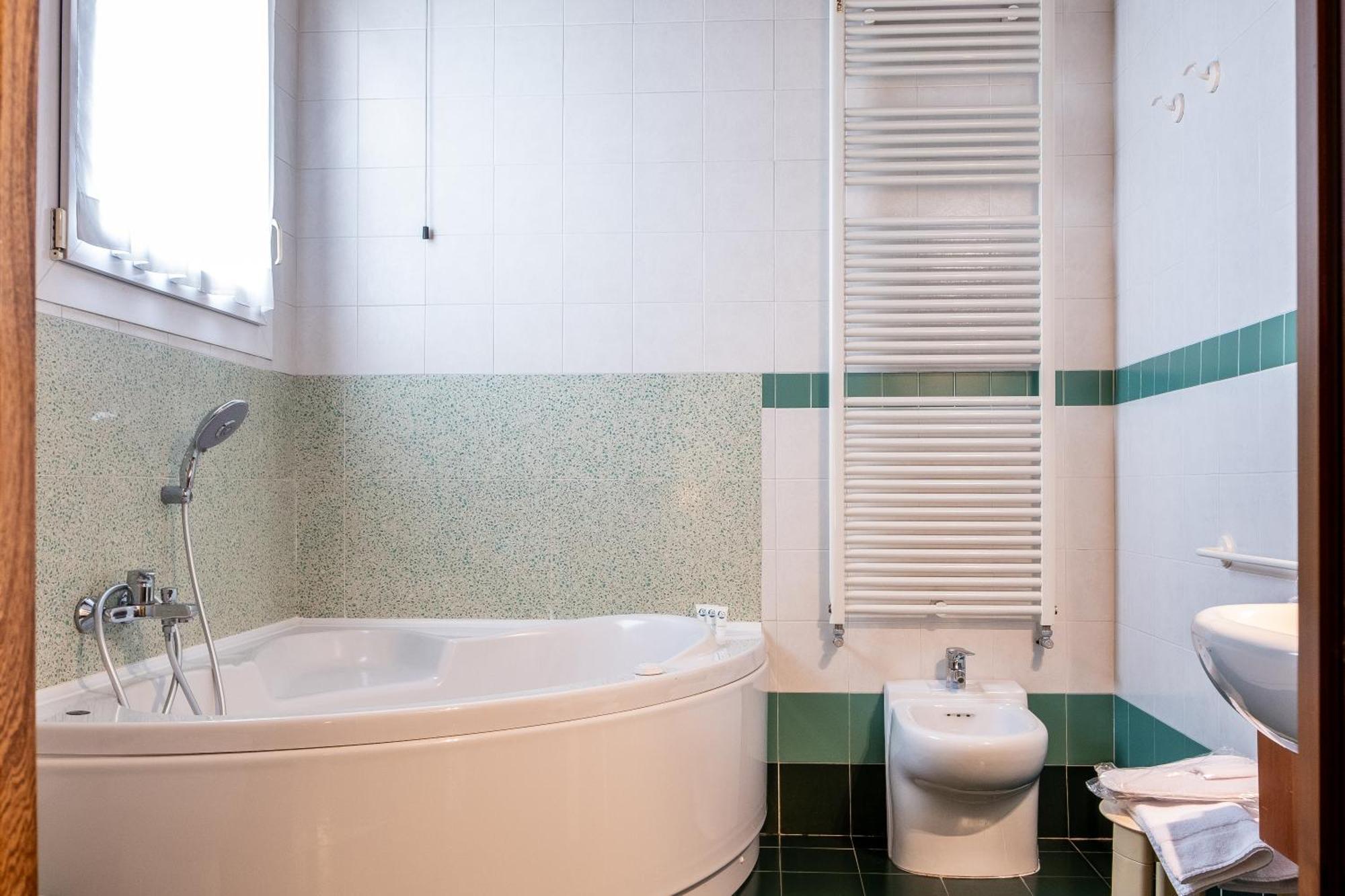 B&B Hotel Roy Silea Екстериор снимка
