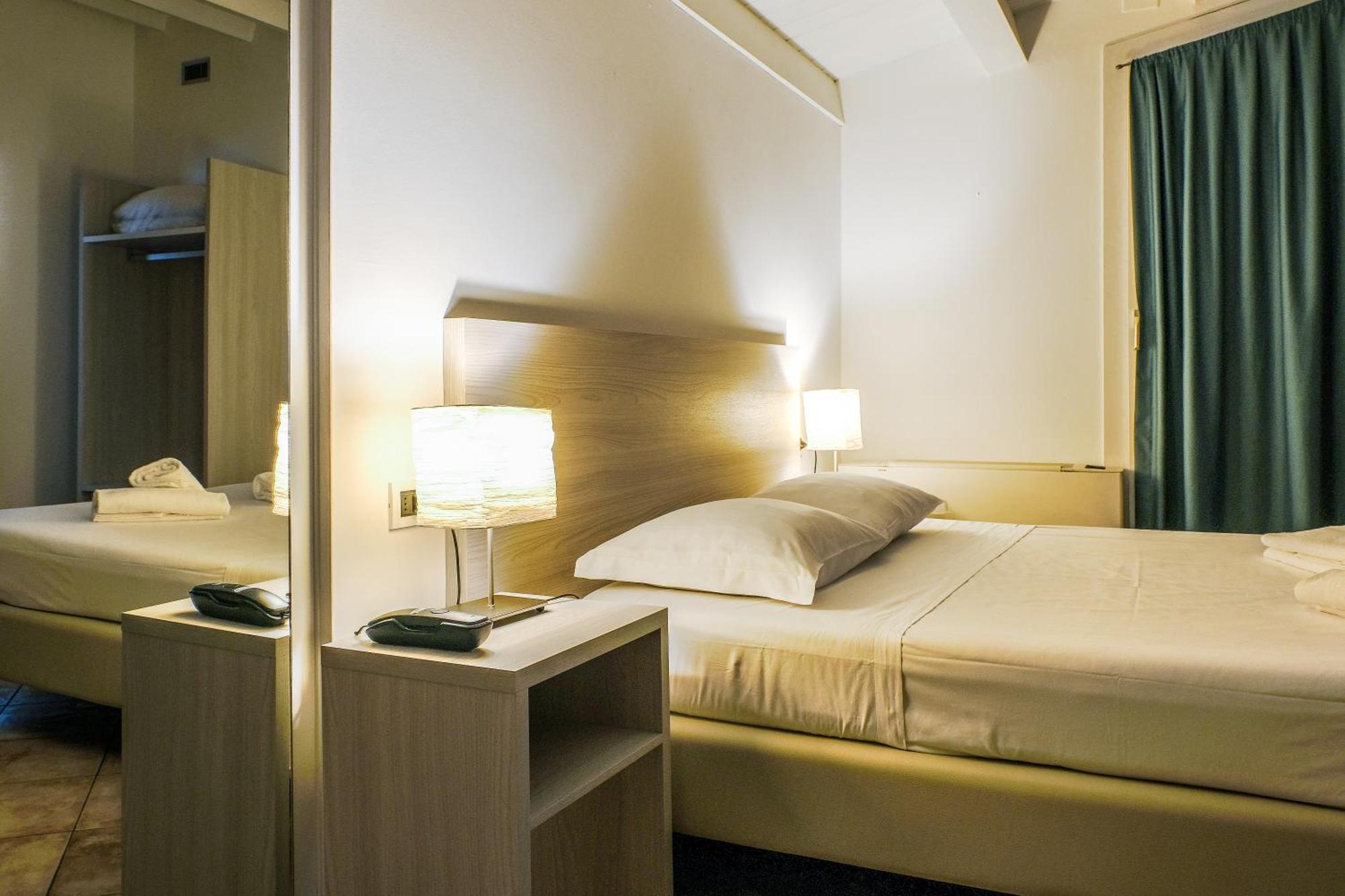B&B Hotel Roy Silea Екстериор снимка