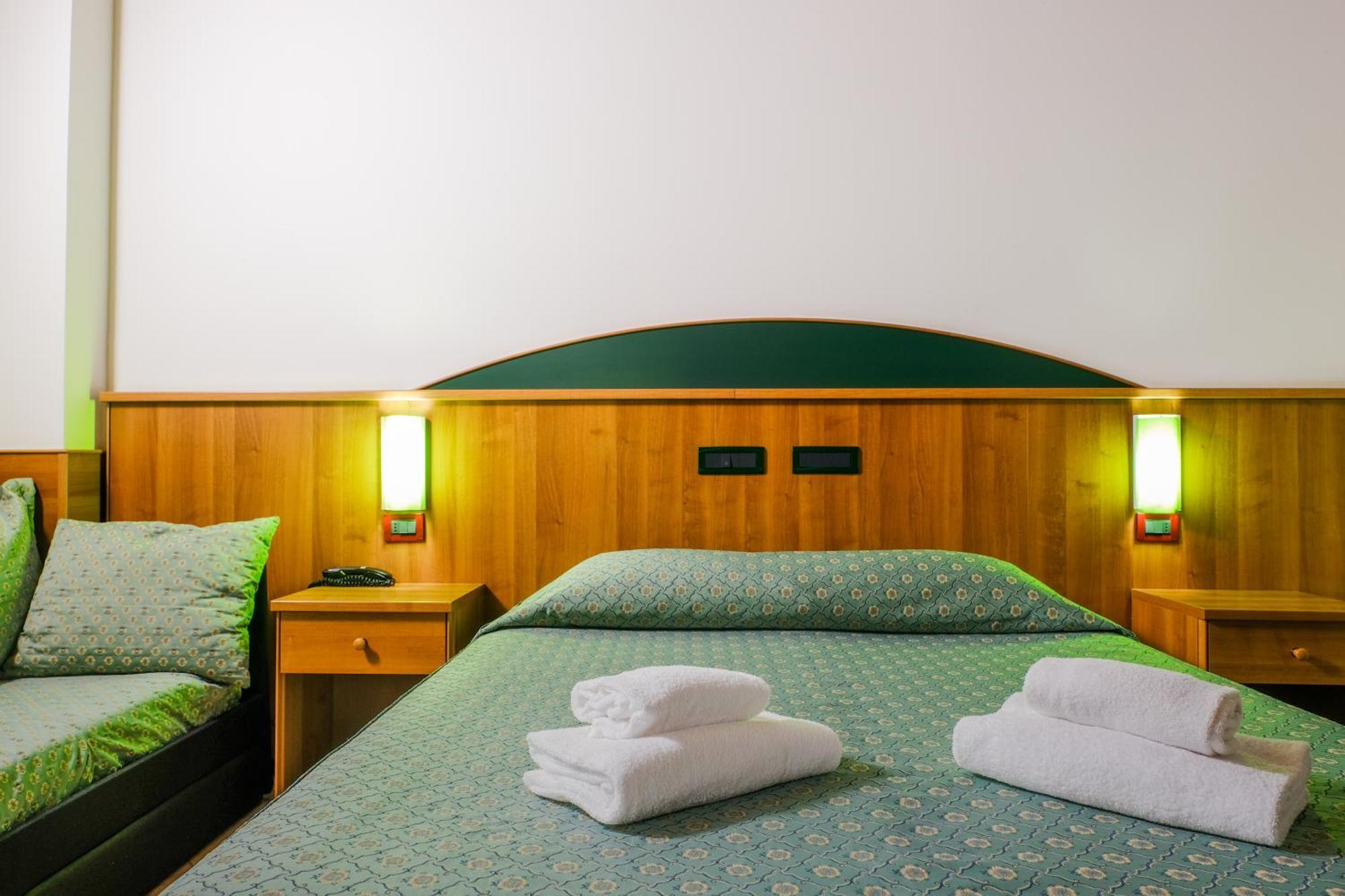 B&B Hotel Roy Silea Екстериор снимка