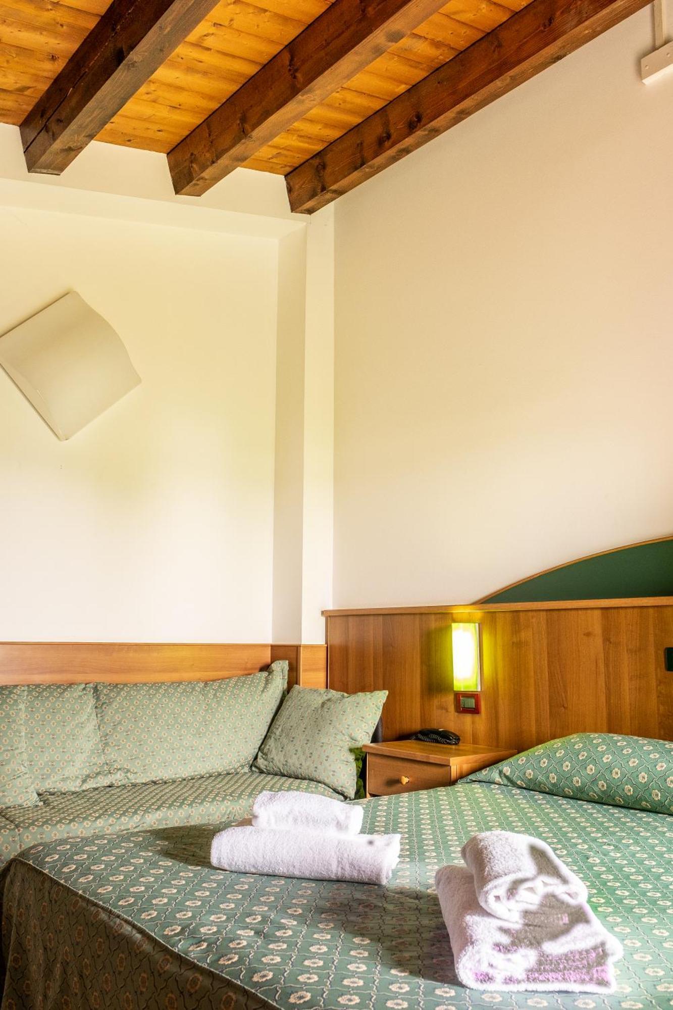 B&B Hotel Roy Silea Екстериор снимка