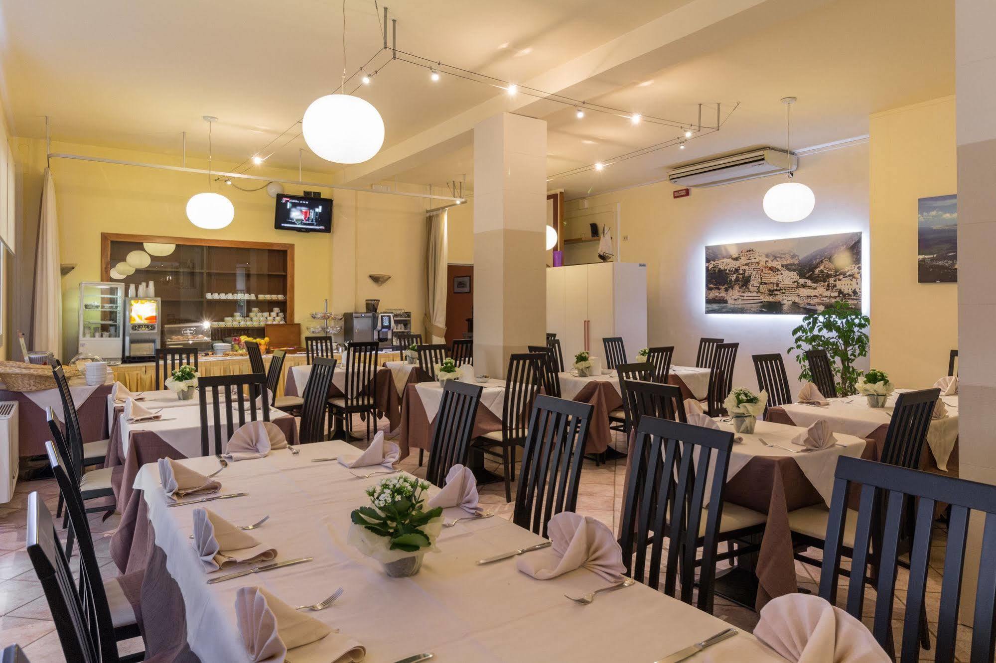 B&B Hotel Roy Silea Екстериор снимка