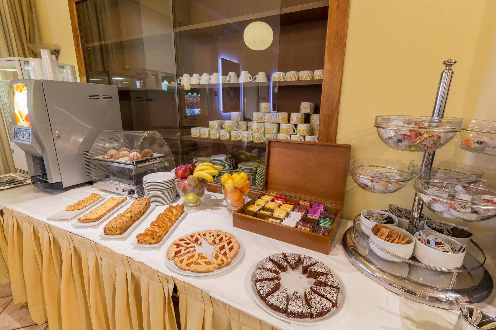 B&B Hotel Roy Silea Екстериор снимка